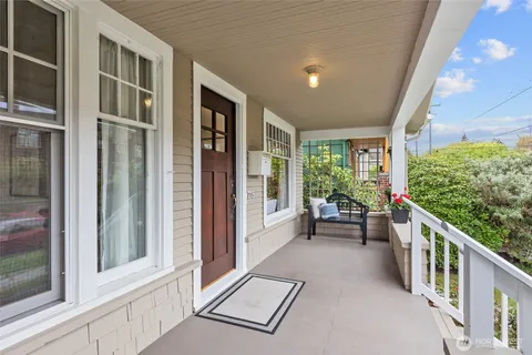 $1,135,000 | 715 North 48th Street, Seattle, WA 98103
