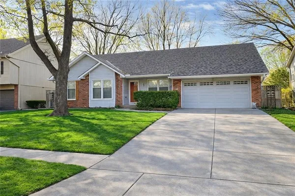 $435,000 | 14720 West 90th Street, Lenexa, KS 66215