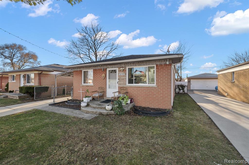 32209 Ruehle Avenue Warren, MI 48093 - Photo 5 of 33