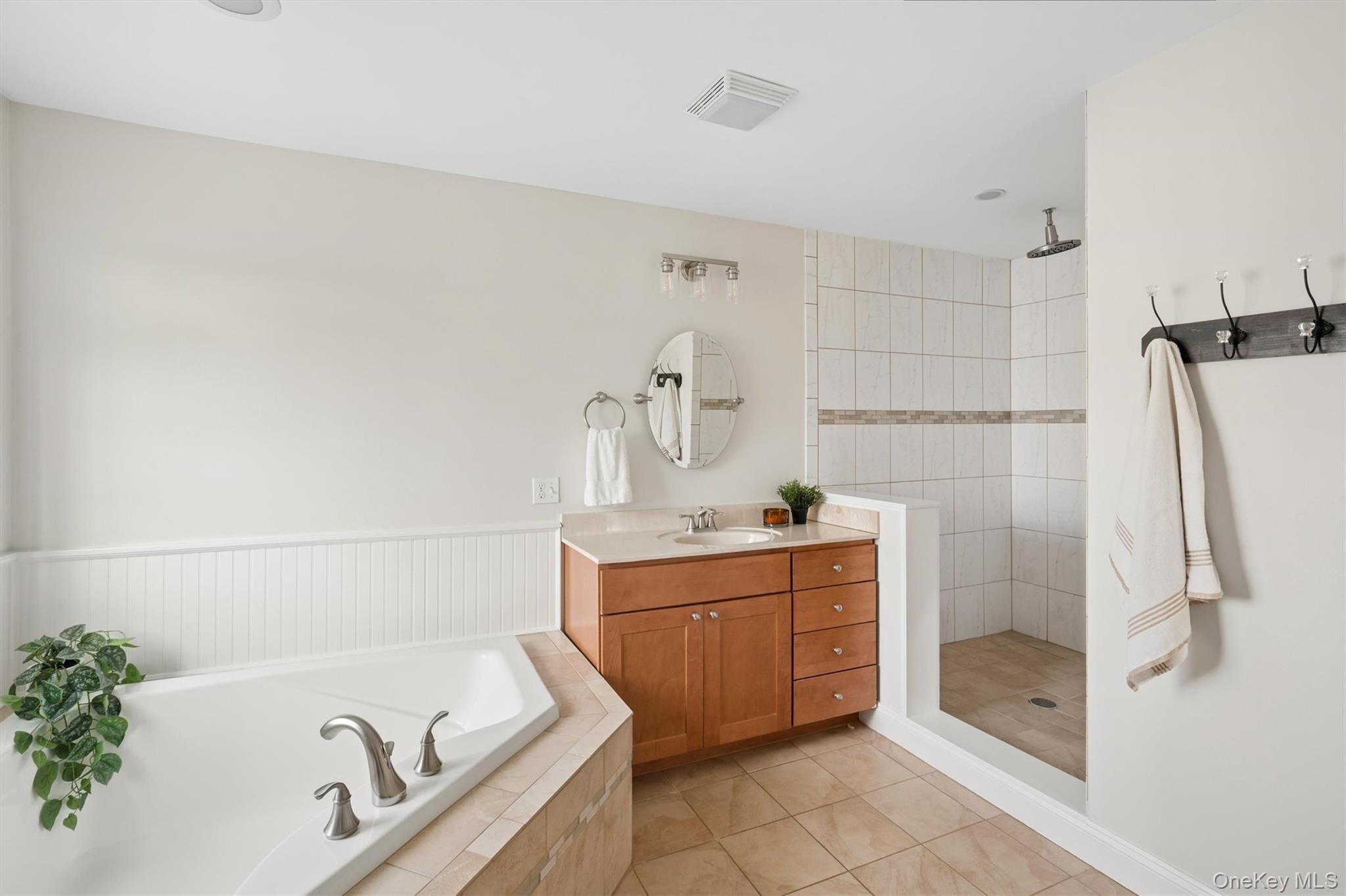 25 Roundhill Road Hopewell Junction, NY 12533 - Photo 18 of 36