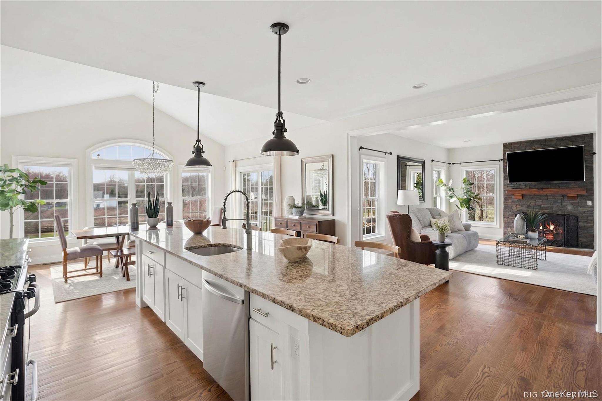 25 Roundhill Road Hopewell Junction, NY 12533 - Photo 8 of 36