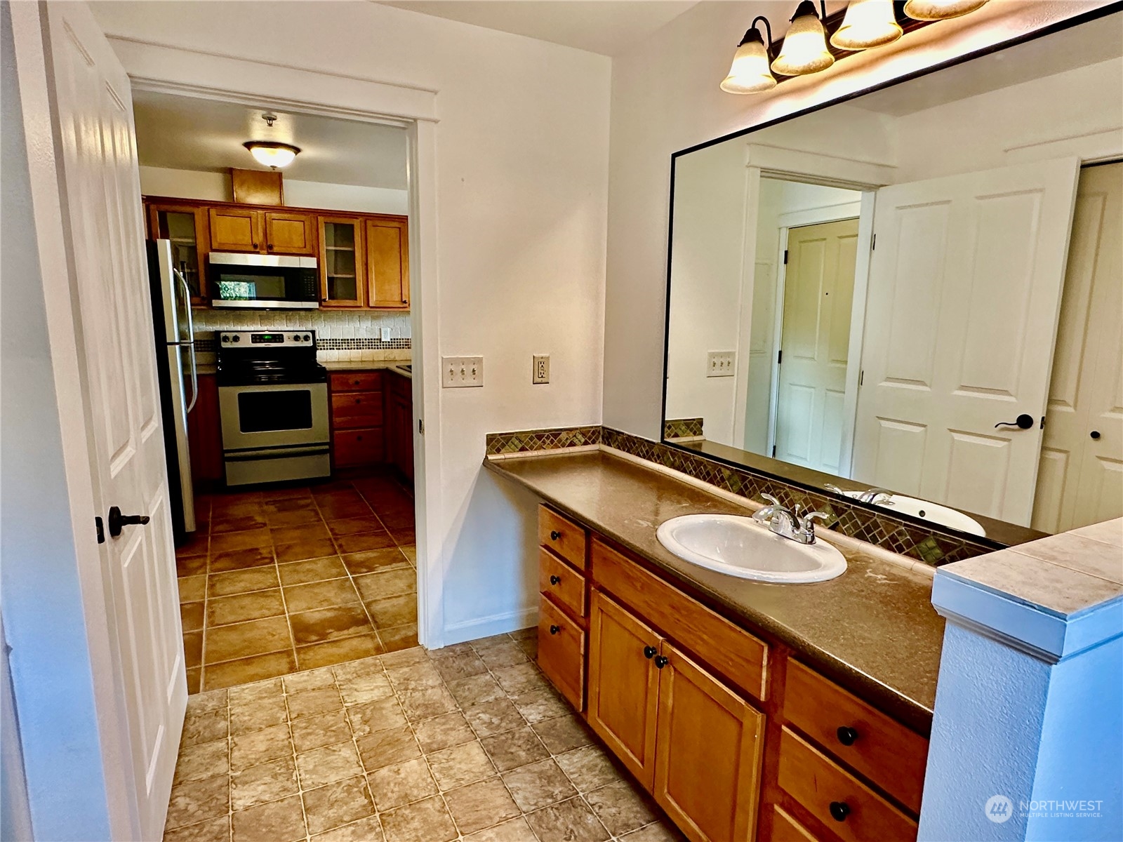 680 32nd Street, Unit C411 Bellingham, WA 98225 - Photo 18 of 27