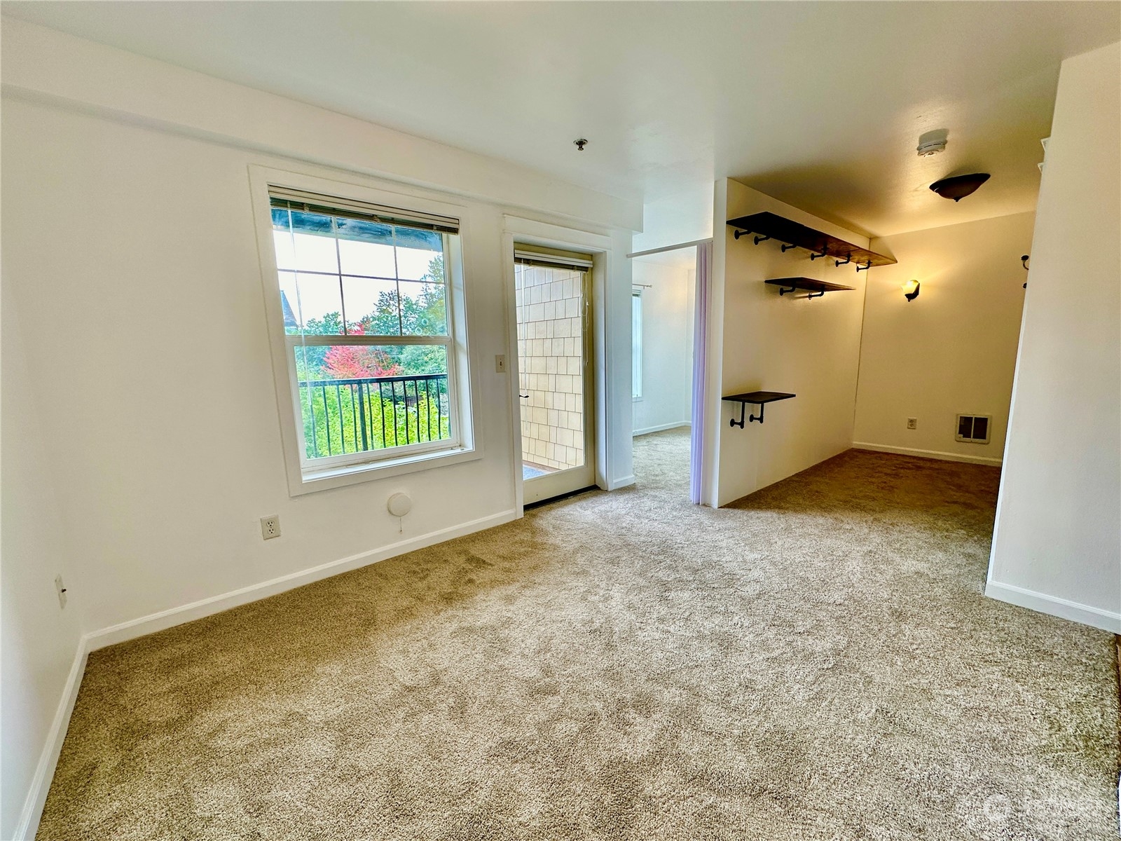 680 32nd Street, Unit C411 Bellingham, WA 98225 - Photo 5 of 27