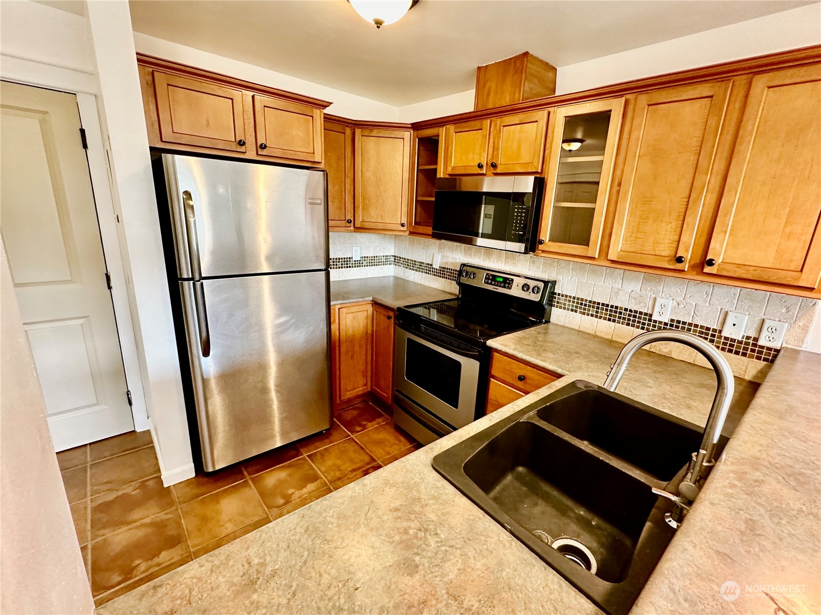 680 32nd Street, Unit C411 Bellingham, WA 98225 - Photo 9 of 27