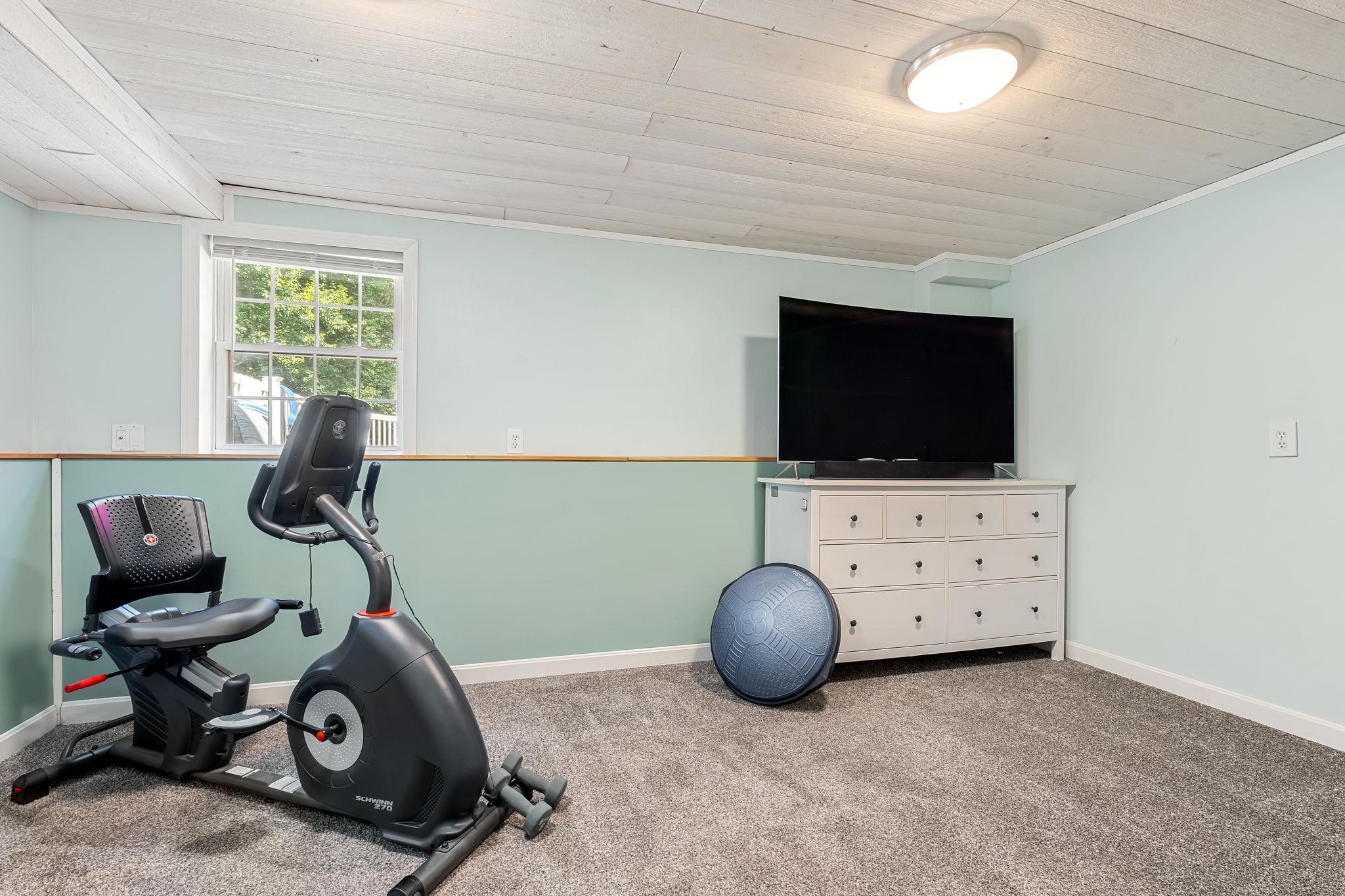 150 Kendall Pond Road Windham, NH 03087 - Photo 36 of 44