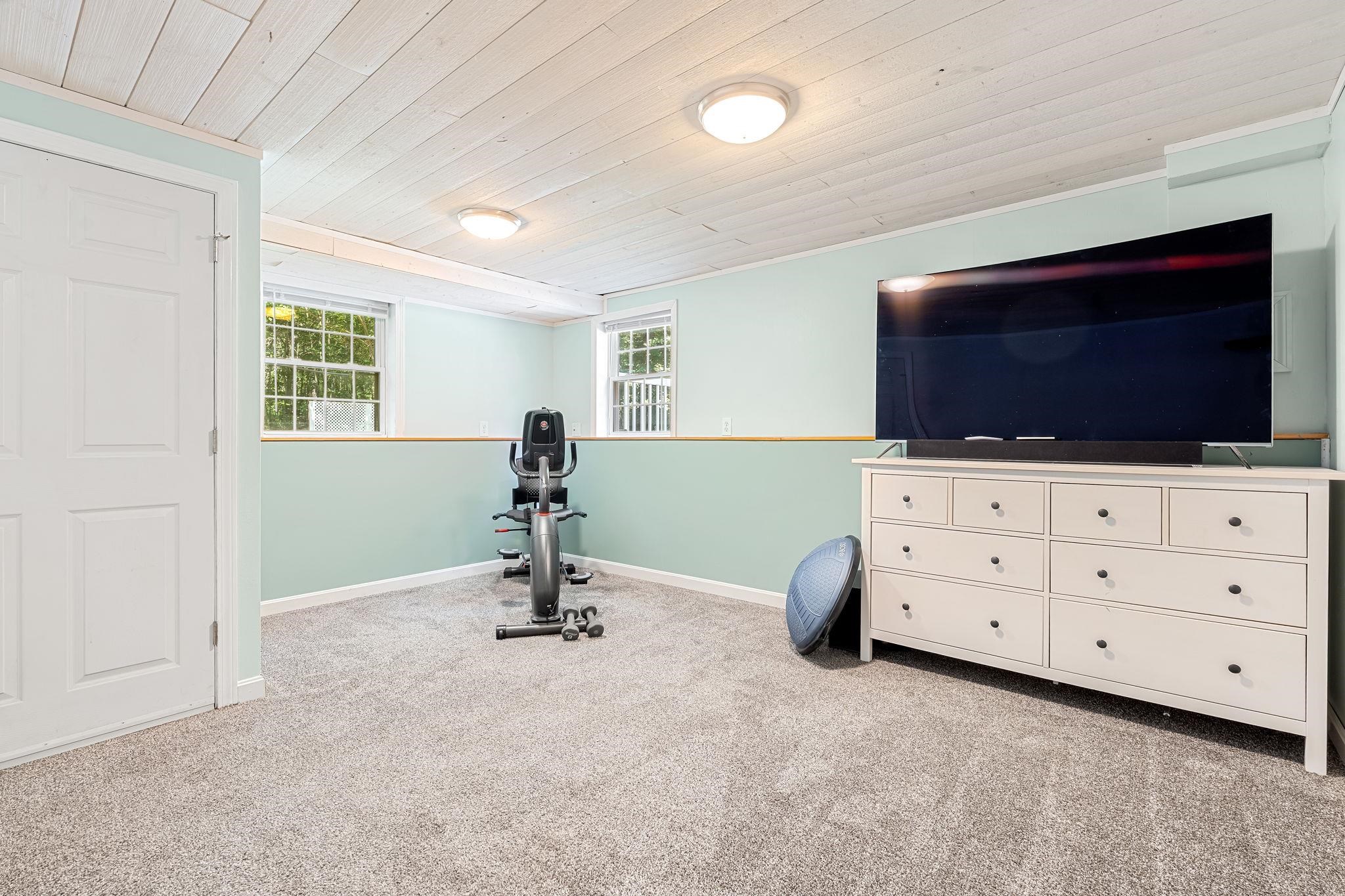 150 Kendall Pond Road Windham, NH 03087 - Photo 37 of 44