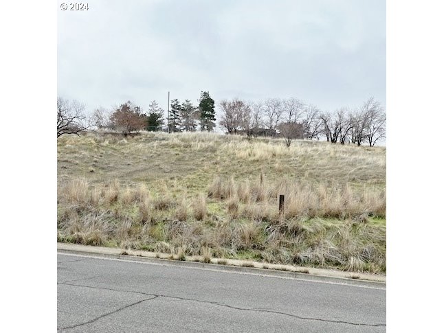 North Main Street Pendleton, OR 97801 - Photo 13 of 13 a view of sky from window