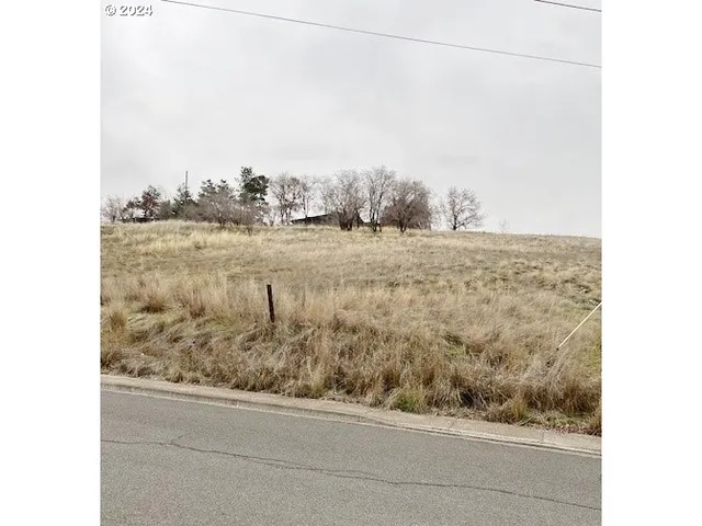 a view of sky from balcony
