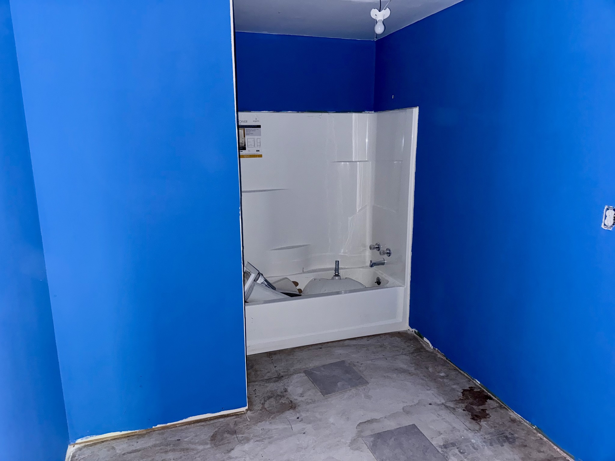 228 Henryville Road Ethridge, TN 38456 - Photo 43 of 55 a bathroom with a bathtub