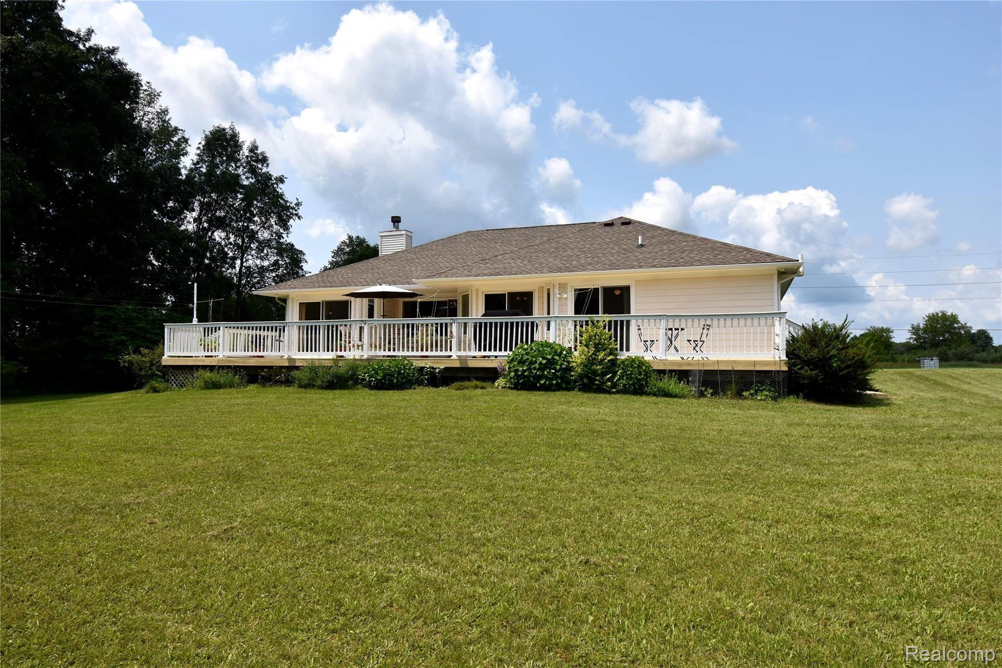 6747 Pinckney Road Pinckney, MI 48169 - Photo 28 of 44 25 REAR.JPG