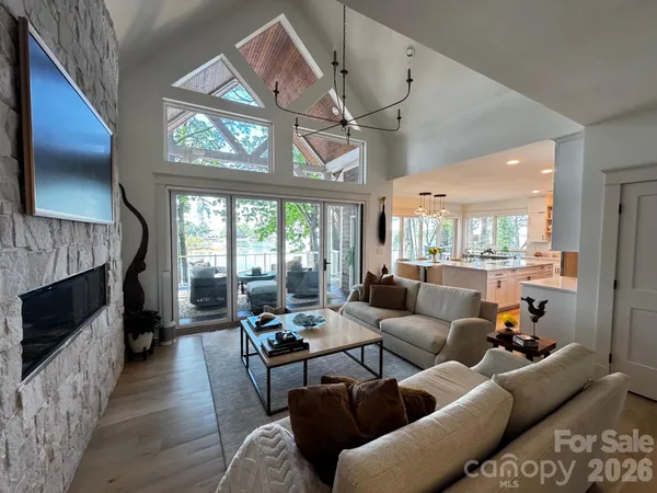 $3,485,900 | 20931 Island Forest Drive, Cornelius, NC 28031
