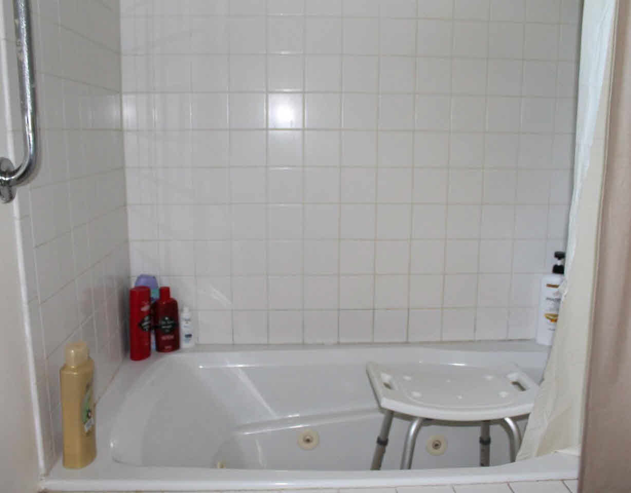 2140 Reid Road Flint, MI 48507 - Photo 20 of 48 21299021-19.JPG