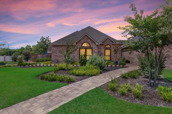 $2,550 | 2105 Norwood Lane, Arlington, TX 76013