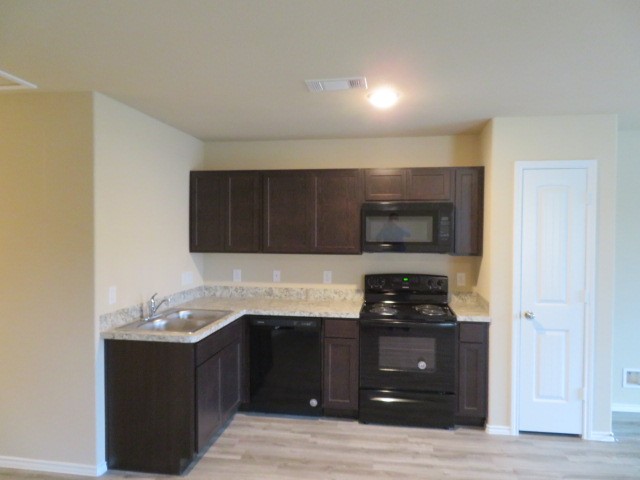 120 East Ash Street Angleton, TX 77515 - Photo 10 of 13