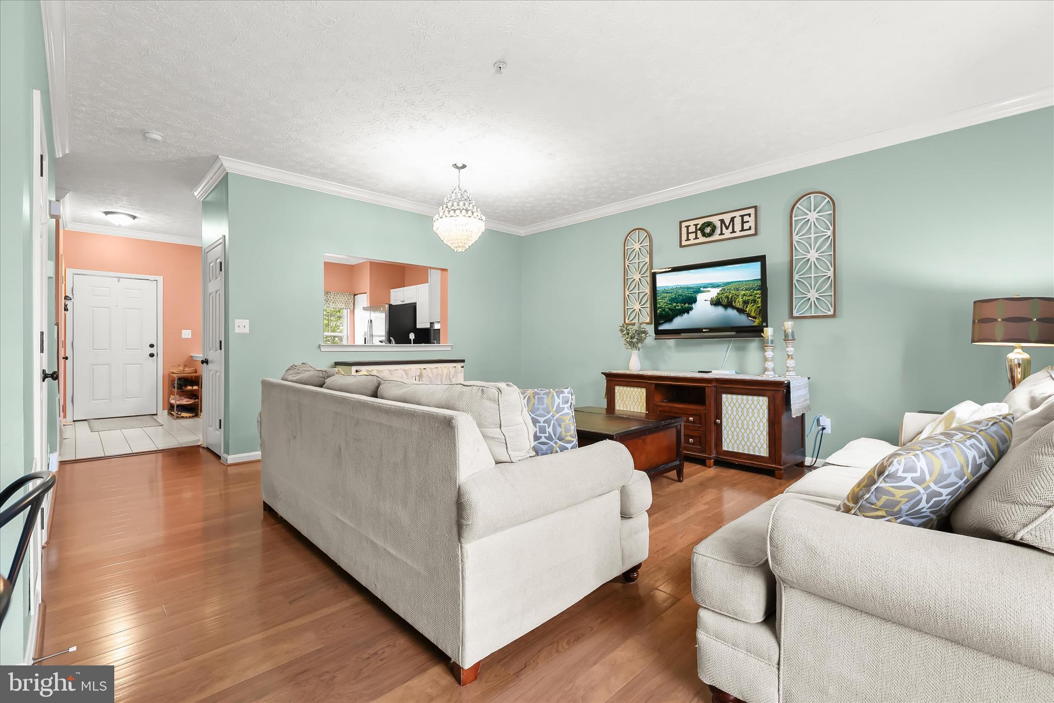 5 Gunfalls Garth Nottingham, MD 21236 - Photo 12 of 39 Living Room