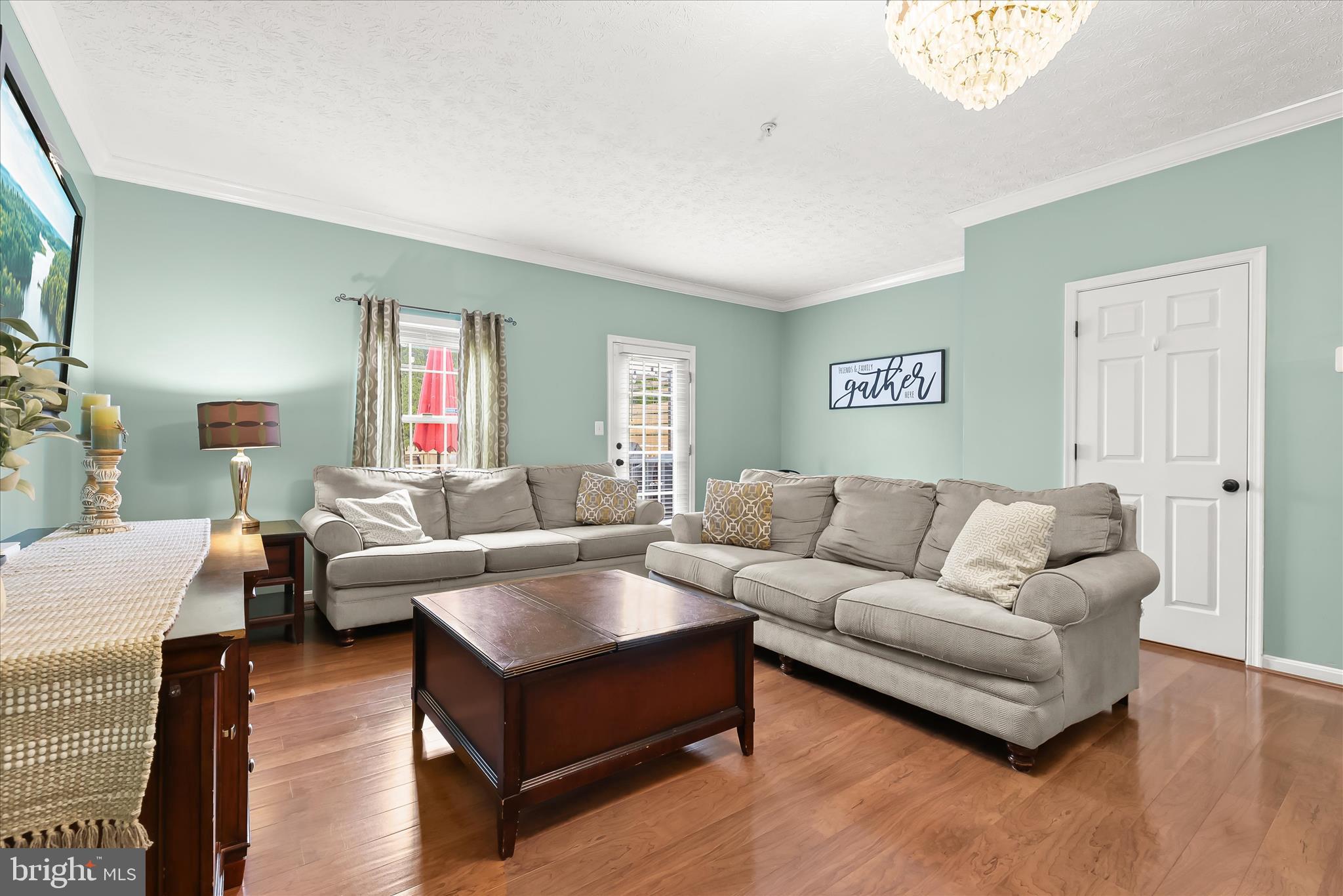 5 Gunfalls Garth Nottingham, MD 21236 - Photo 10 of 39 Living Room