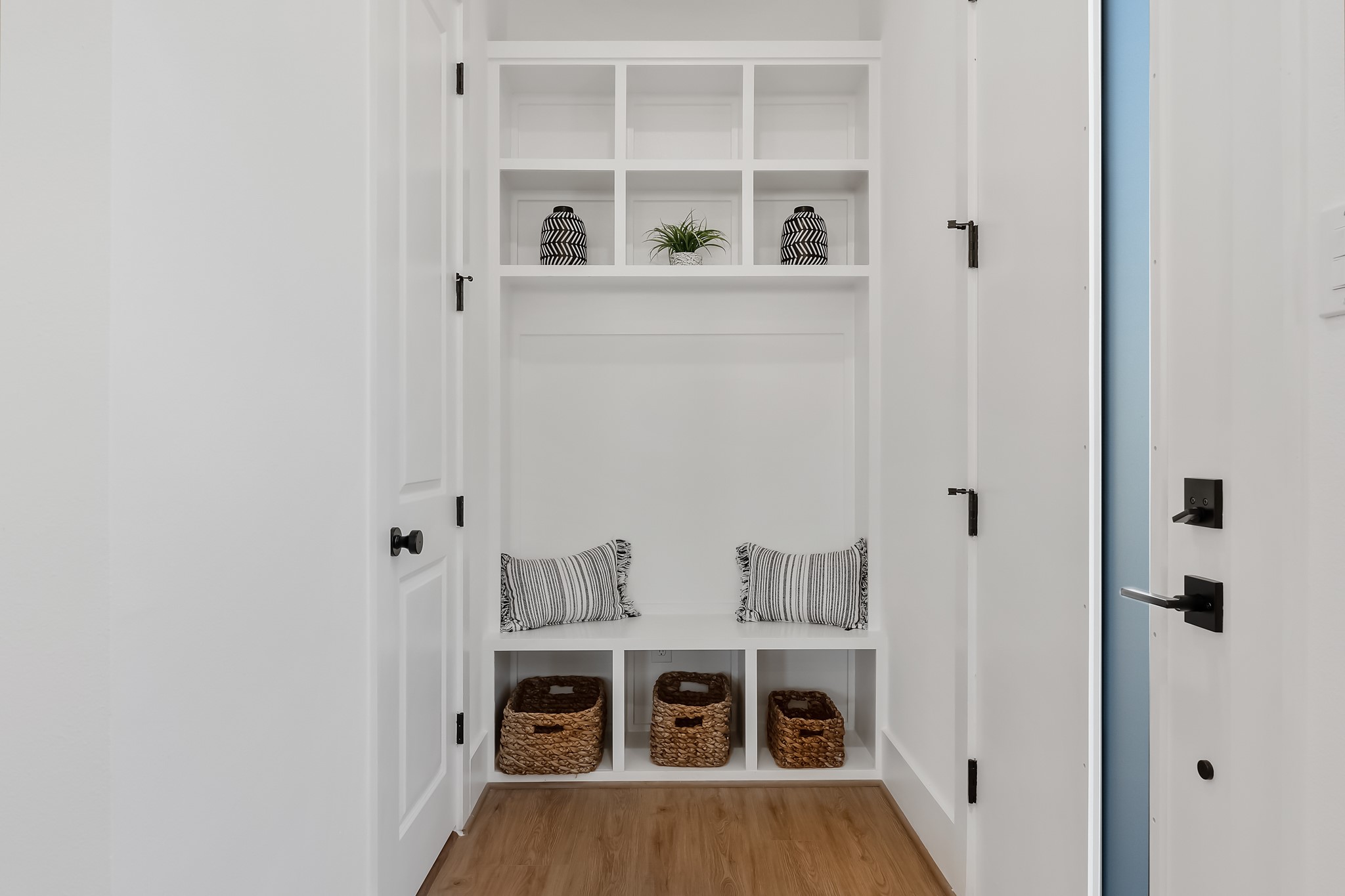 5630 Azores Houston, TX 77091 - Photo 8 of 33 a view of living room with furniture and wooden floor
