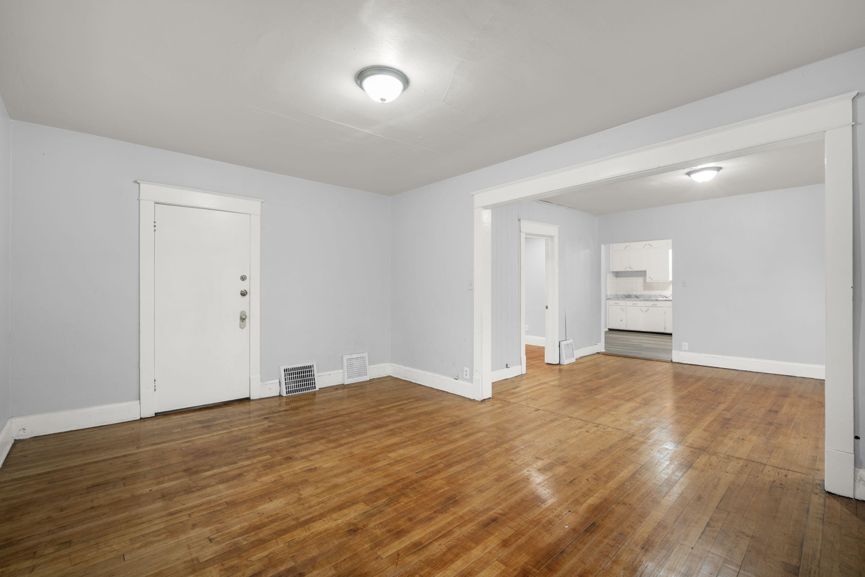 5622 North 36th Street Milwaukee, WI 53209 - Photo 3 of 21 3_imgDSC09997