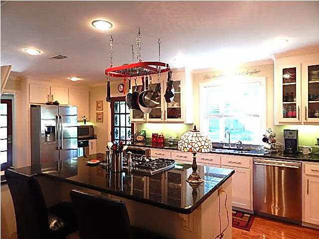 104 Rimrock Drive Clinton, MS 39056 - Photo 12 of 32 Breakfast bar/island
