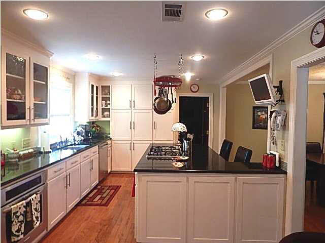 104 Rimrock Drive Clinton, MS 39056 - Photo 10 of 32 glass front cabinets with raindrop glass