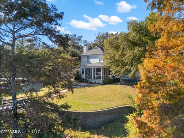 $795,000 | 16 Parker Lndg Drive, Dundee, MS 38626