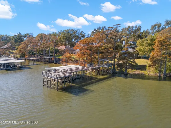 $795,000 | 16 Parker Lndg Drive, Dundee, MS 38626