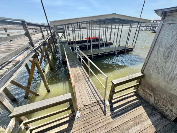 $795,000 | 16 Parker Lndg Drive, Dundee, MS 38626