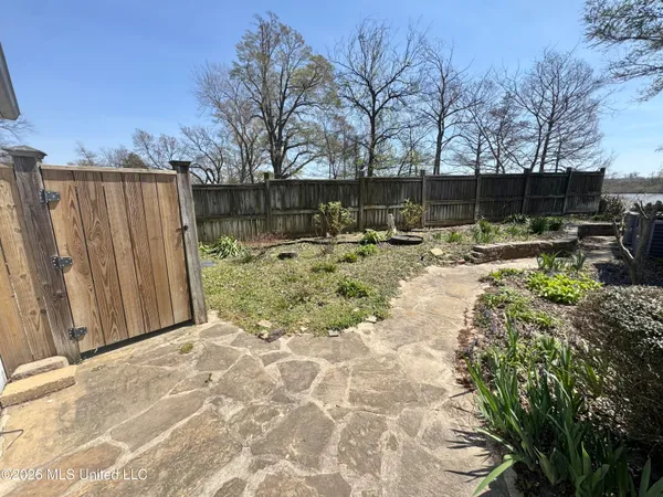 $795,000 | 16 Parker Lndg Drive, Dundee, MS 38626