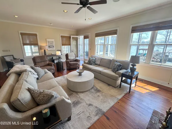 $795,000 | 16 Parker Lndg Drive, Dundee, MS 38626