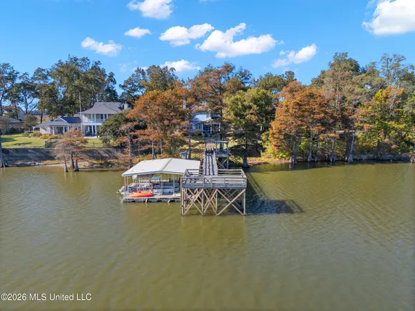 $795,000 | 16 Parker Lndg Drive, Dundee, MS 38626