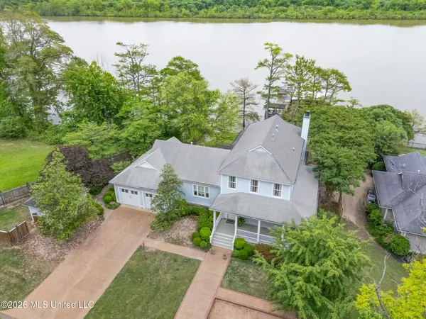 $795,000 | 16 Parker Lndg Drive, Dundee, MS 38626