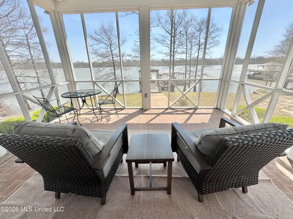 $795,000 | 16 Parker Lndg Drive, Dundee, MS 38626