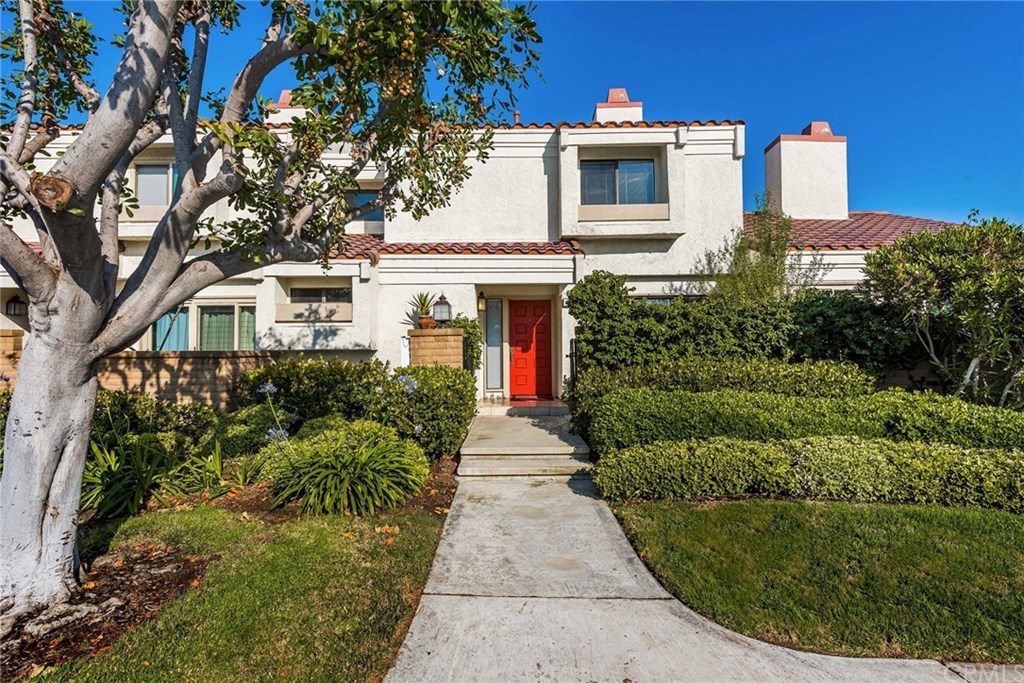 Seize this rare opportunity to own the Prize Winning model within the Villas at Rancho San Joaquin community.  
This tasteful 2 or (3) bedroom, 2½ bath home features NO ONE ABOVE OR BELOW!