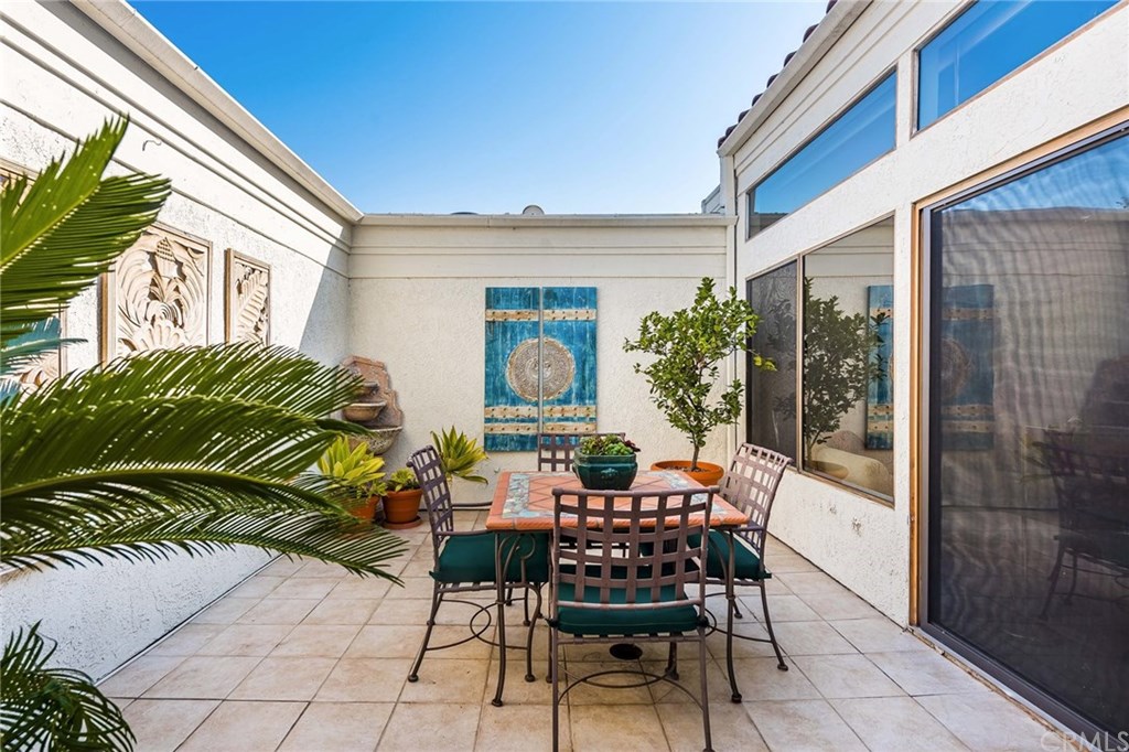 45 Morena Irvine, CA 92612 - Photo 17 of 49 Spacious interior atrium is perfect for entertaining