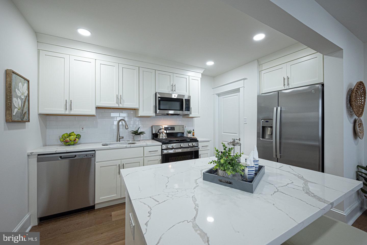 209 Valley View Road Media, PA 19063 - Photo 1 of 29 Brand New Kitchen!