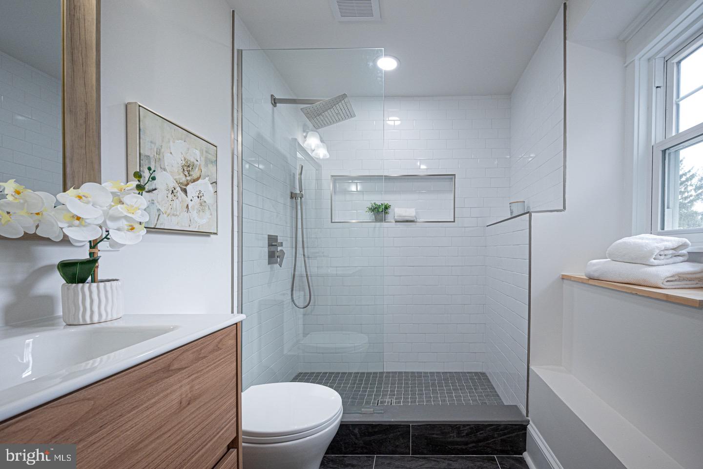 209 Valley View Road Media, PA 19063 - Photo 20 of 29 Main Floor Bath
