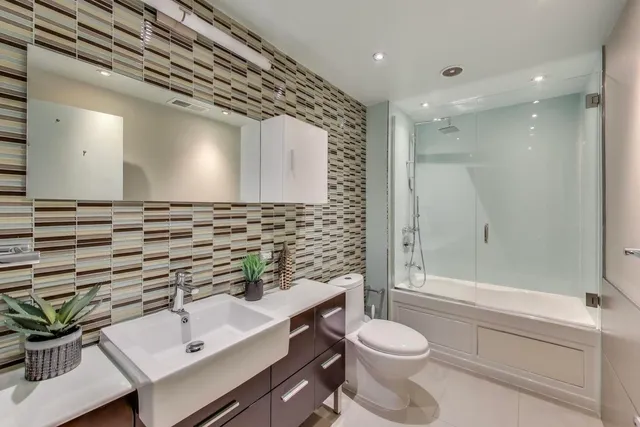 $949,000 | 2401 West Ohio Street, Unit 31, Chicago, IL 60612