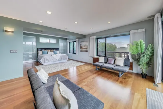 $949,000 | 2401 West Ohio Street, Unit 31, Chicago, IL 60612