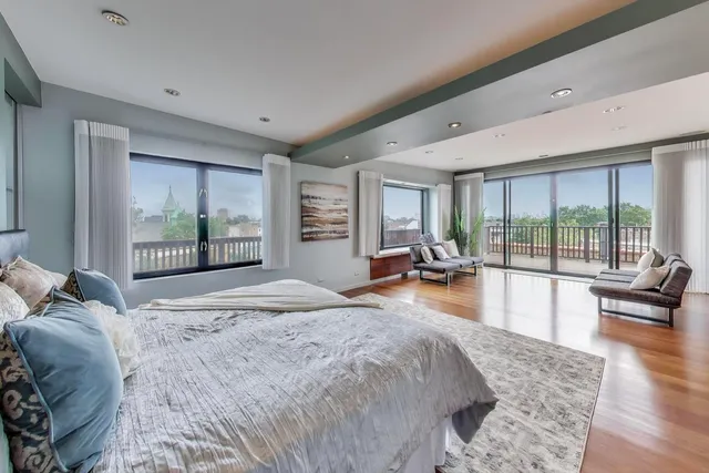 $949,000 | 2401 West Ohio Street, Unit 31, Chicago, IL 60612