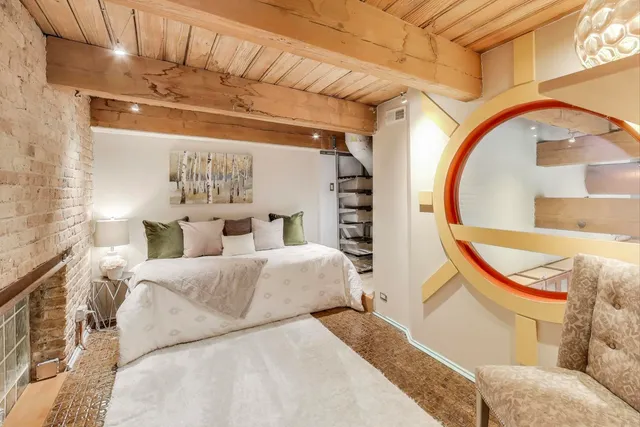 $949,000 | 2401 West Ohio Street, Unit 31, Chicago, IL 60612