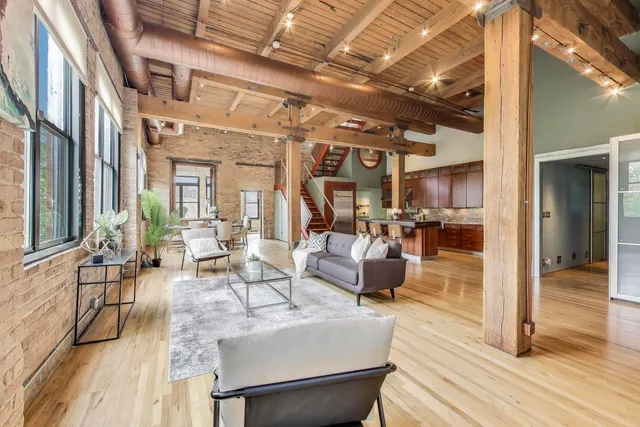 $949,000 | 2401 West Ohio Street, Unit 31, Chicago, IL 60612