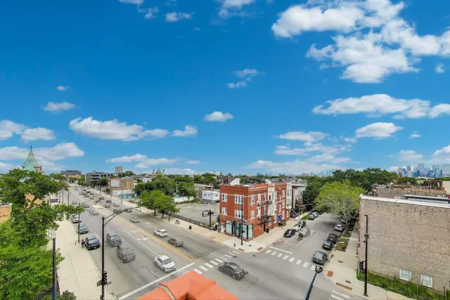 $949,000 | 2401 West Ohio Street, Unit 31, Chicago, IL 60612