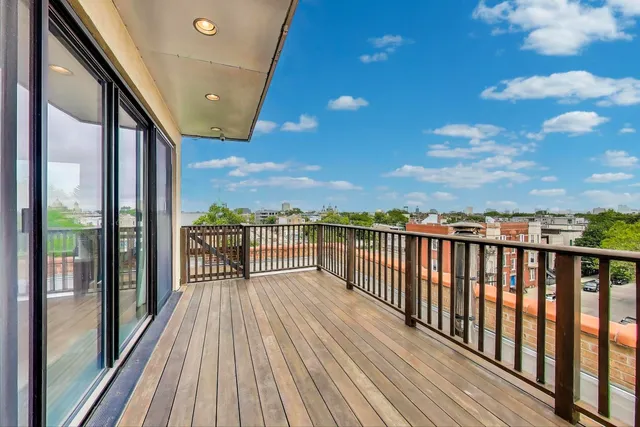 $949,000 | 2401 West Ohio Street, Unit 31, Chicago, IL 60612