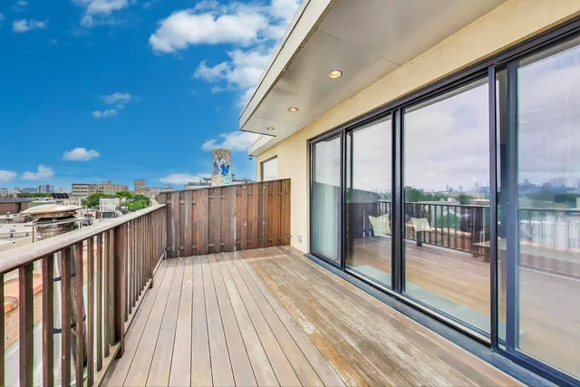 $949,000 | 2401 West Ohio Street, Unit 31, Chicago, IL 60612