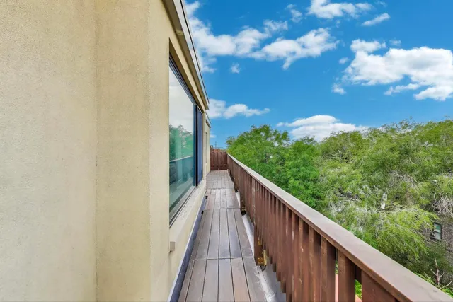 $949,000 | 2401 West Ohio Street, Unit 31, Chicago, IL 60612