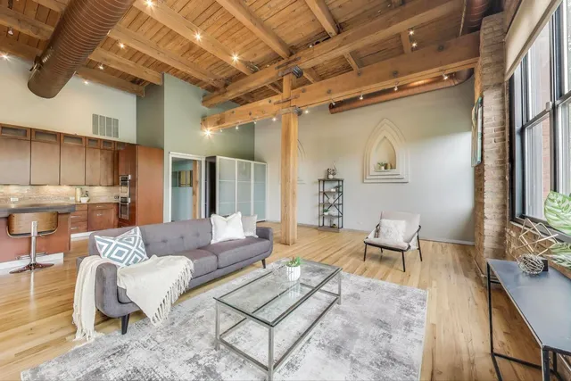 $949,000 | 2401 West Ohio Street, Unit 31, Chicago, IL 60612