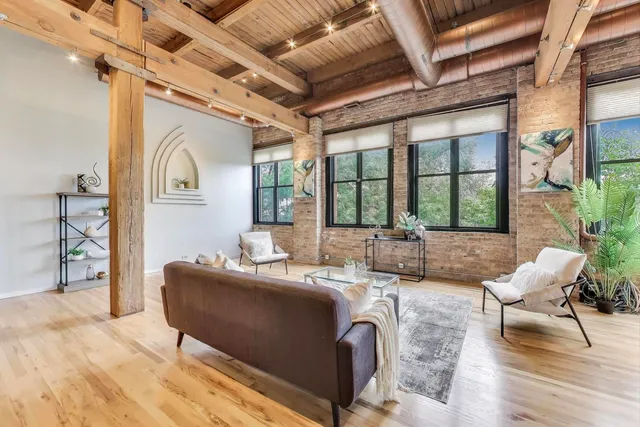 $949,000 | 2401 West Ohio Street, Unit 31, Chicago, IL 60612