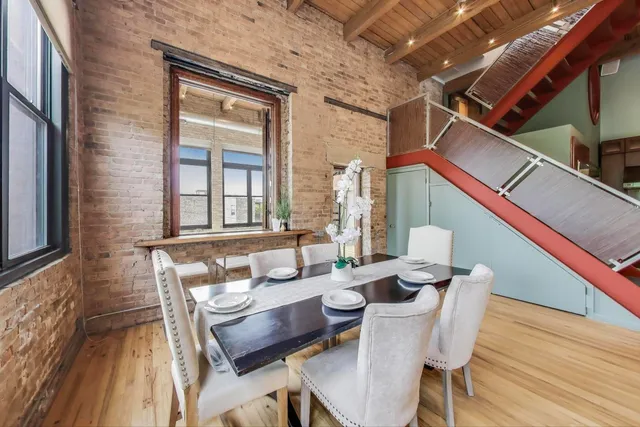 $949,000 | 2401 West Ohio Street, Unit 31, Chicago, IL 60612