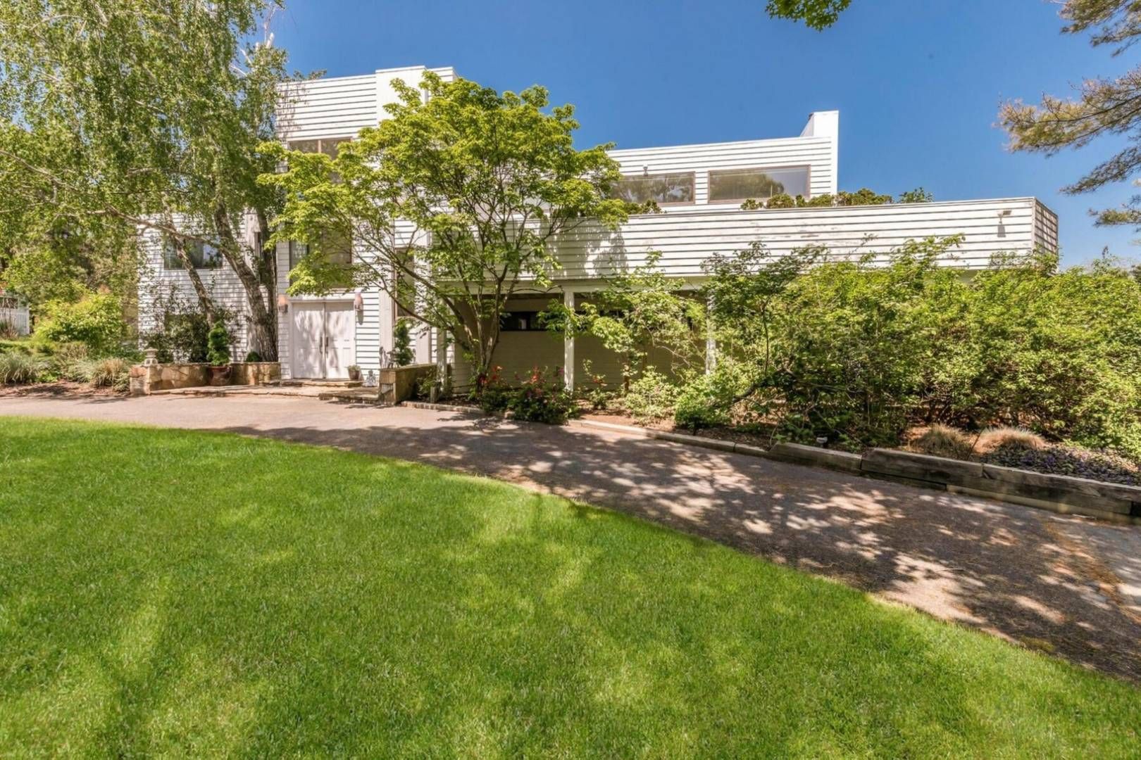 10 Scotch Mist Lane Southampton, NY 11968 - Photo 2 of 18