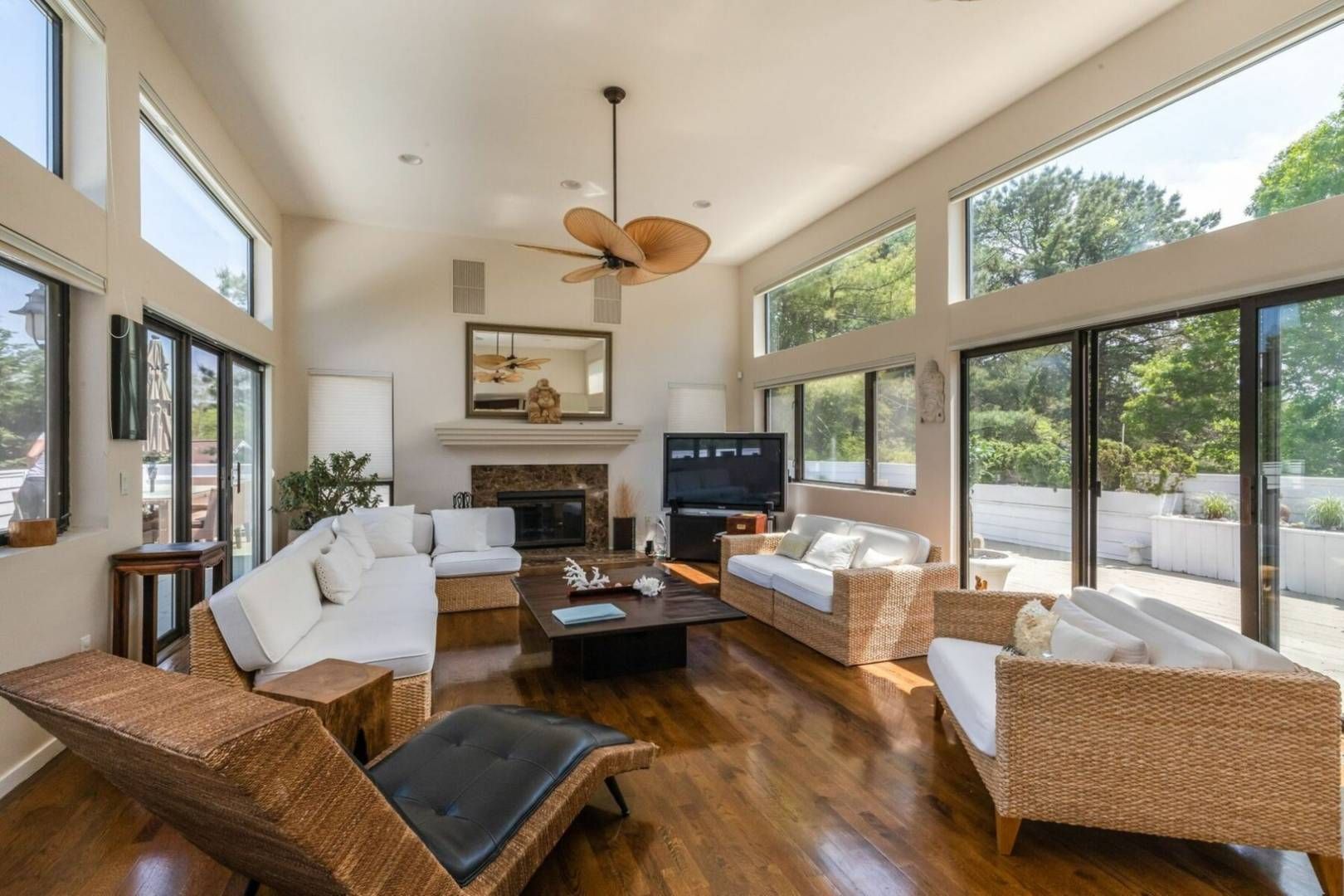 10 Scotch Mist Lane Southampton, NY 11968 - Photo 3 of 18